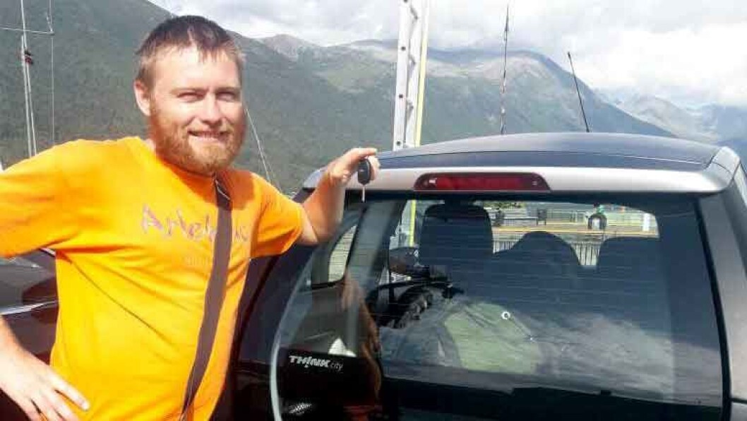 OPTIMIST: Sviatoslav Kozlov lot seg ikke avskrekke av tanken på å krysse seks land for å få med seg en Think City fra Norge til Ukraina. Foto: Privat OPTIMIST: Sviatoslav Kozlov lot seg ikke avskrekke av tanken på å krysse seks land for å få med seg en Think City fra Norge til Ukraina. Foto: Privat