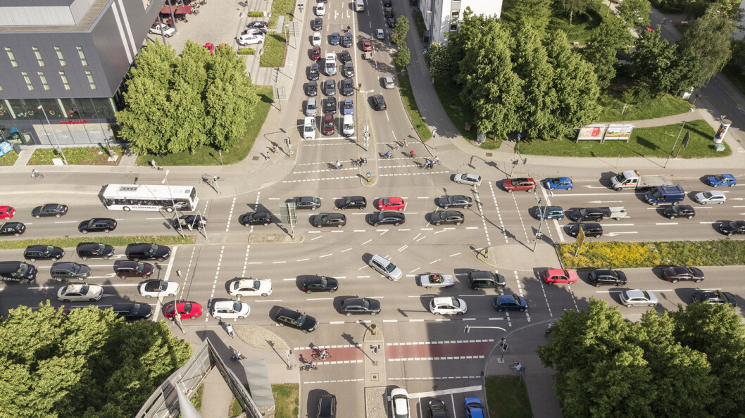 MORE IS LESS: Moderne teknologi kan gi flere biler, men kortere reisetid, tror Audi. Her et oversiktsbilde fra Audi-byen Ingolstadt. MORE IS LESS: Moderne teknologi kan gi flere biler, men kortere reisetid, tror Audi. Her et oversiktsbilde fra Audi-byen Ingolstadt.