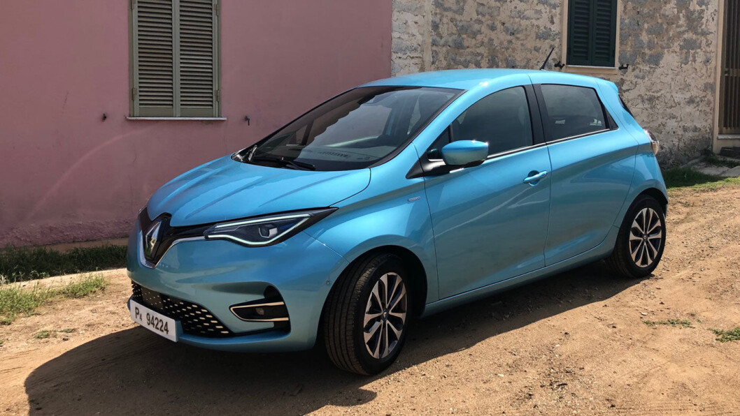 MYE NYTT: Det er ikke så lett å se endringene på nye Renault Zoe, men både interiøret, rekkevidden og sikkerhetssystemene er blitt vesentlig bedre. MYE NYTT: Det er ikke så lett å se endringene på nye Renault Zoe, men både interiøret, rekkevidden og sikkerhetssystemene er blitt vesentlig bedre.