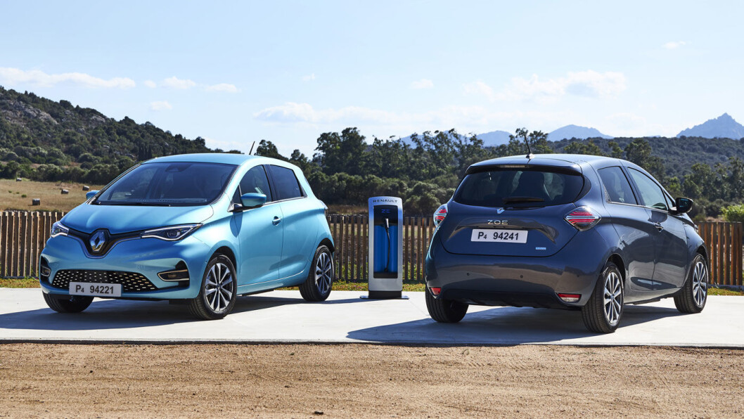 MYE NYTT: Ved første øyekast ser ikke nye Renault Zoe så ny ut, karosseriet er tross alt det samme. Men innvendig er det store endringer, rekkevidden og sikkerheten er blitt bedre – og de to fargene på bildet er også nye. Foto: Jean-Brice Lemal MYE NYTT: Ved første øyekast ser ikke nye Renault Zoe så ny ut, karosseriet er tross alt det samme. Men innvendig er det store endringer, rekkevidden og sikkerheten er blitt bedre – og de to fargene på bildet er også nye. Foto: Jean-Brice Lemal