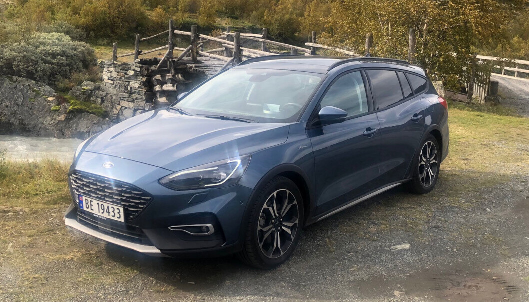 <span class=" font-weight-bold" data-lab-font_weight_desktop="font-weight-bold">MEST I FOKUS:</span> Ford Focus Active har fått litt terrengeffekter, men er fortsatt en bil for landeveien. Og i denne utgaven fungerer den best av alle Focus. <span class=" font-weight-bold" data-lab-font_weight_desktop="font-weight-bold">MEST I FOKUS:</span> Ford Focus Active har fått litt terrengeffekter, men er fortsatt en bil for landeveien. Og i denne utgaven fungerer den best av alle Focus.