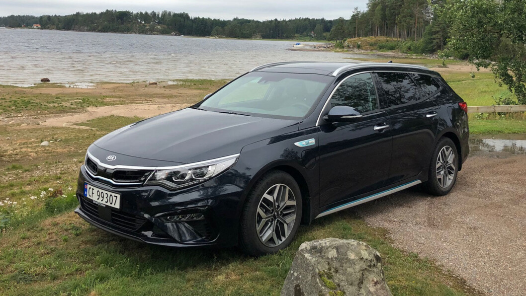 LITT ANONYM: Kia Optima mangler særpreget som gjør at den skiller seg ut i en liten, men sterk gruppe av ladbare hybrider. Foto: Øivind A. Monn-Iversen LITT ANONYM: Kia Optima mangler særpreget som gjør at den skiller seg ut i en liten, men sterk gruppe av ladbare hybrider. Foto: Øivind A. Monn-Iversen