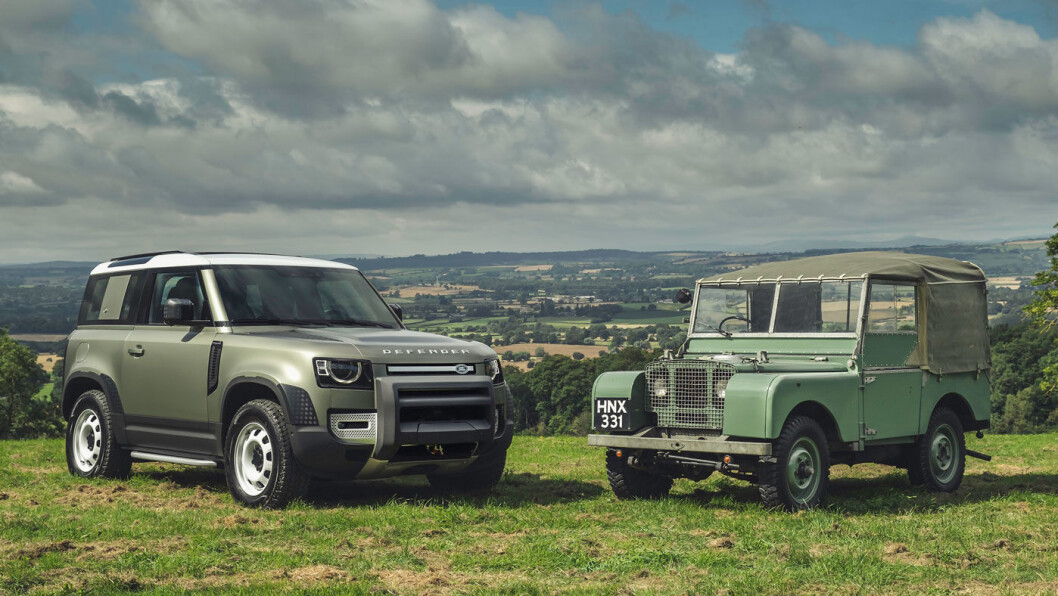 NOSTALGI: Nye Defender bærer Land Rovers stolte arv inn i 2020. Her er den avbildet med en Land Rover Serie 1 fra 1949. NOSTALGI: Nye Defender bærer Land Rovers stolte arv inn i 2020. Her er den avbildet med en Land Rover Serie 1 fra 1949.