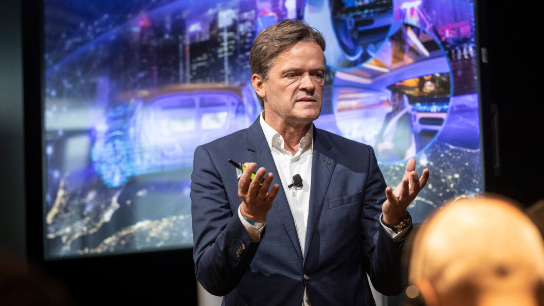 SISTE GENERASJON: Legendariske Mercedes E-klasse kan bestilles med flere ulike fossilmotorer, men konsernet – og dets utviklingssjef Markus Schäfer (bildet) – signaliserer at framtiden er elektrisk. Foto: Daimler SISTE GENERASJON: Legendariske Mercedes E-klasse kan bestilles med flere ulike fossilmotorer, men konsernet – og dets utviklingssjef Markus Schäfer (bildet) – signaliserer at framtiden er elektrisk. Foto: Daimler