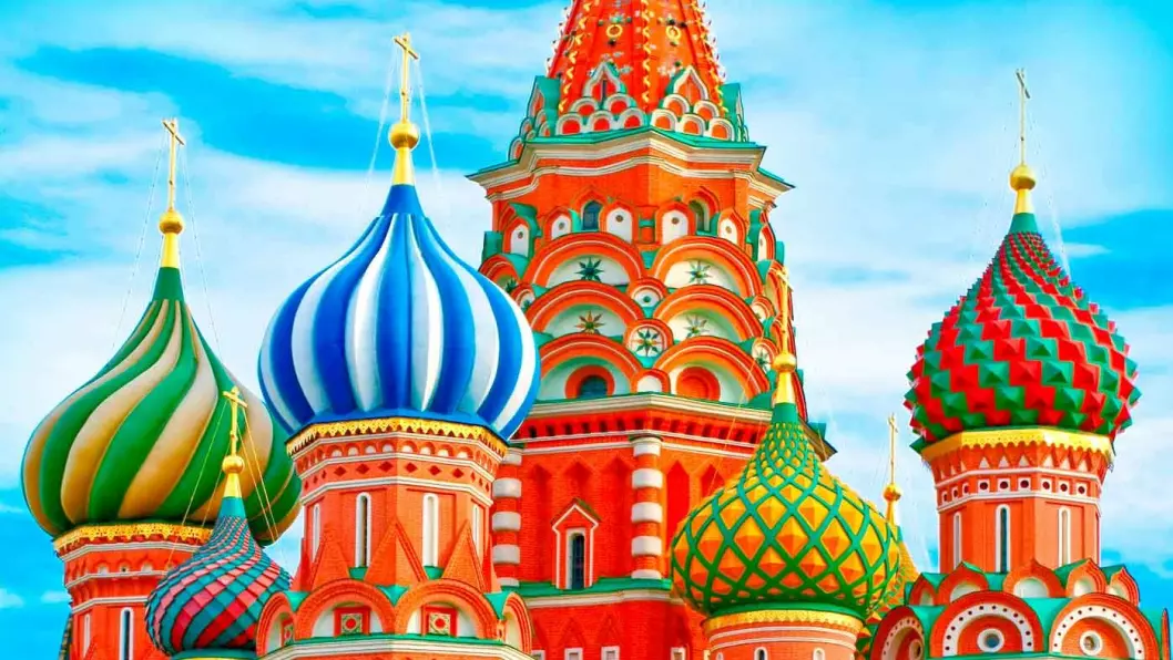 VASILIJ-KATEDRALEN: De fargerike løkkuplene på katedralen i Moskva er byens mest kjente landemerke.