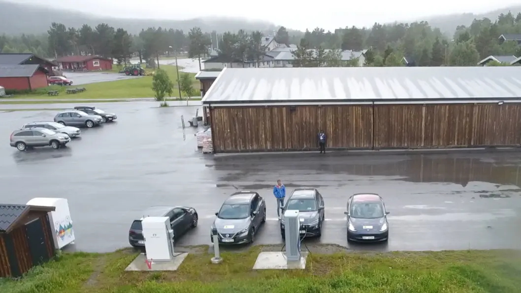<b>IKKE ALLTID EN FEST:</b> Dronebilde fra Bjorli, med tilhørende ladeanlegg, en hustrig sommerdag. <b>IKKE ALLTID EN FEST:</b> Dronebilde fra Bjorli, med tilhørende ladeanlegg, en hustrig sommerdag.