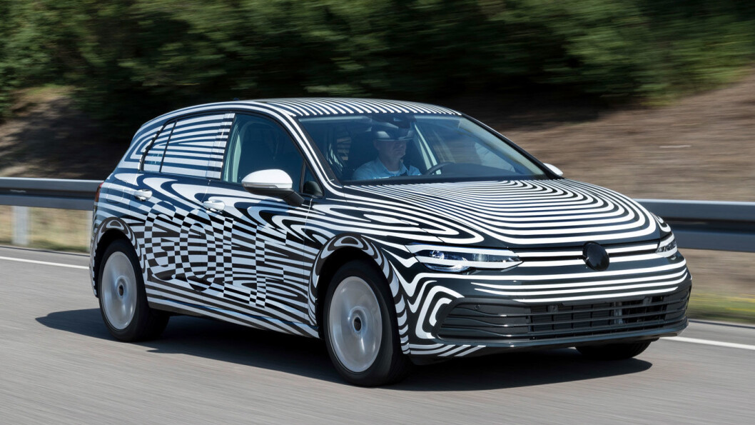 KOMMER I OKTOBER: Som man ser av dette bildet Volkswagen selv har sendt ut, så blir nye Golf lik den gamle i karosseriformen. Innvendig har det skjedd større endringer. Foto: VAG KOMMER I OKTOBER: Som man ser av dette bildet Volkswagen selv har sendt ut, så blir nye Golf lik den gamle i karosseriformen. Innvendig har det skjedd større endringer. Foto: VAG