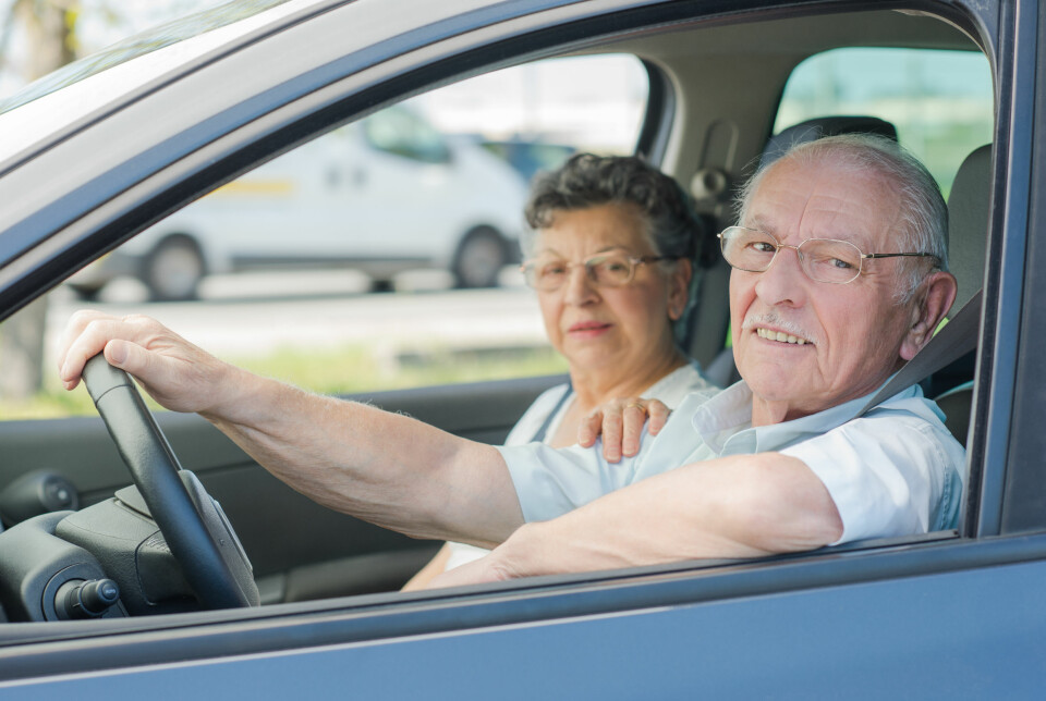 ENKLERE NÅ: En rekke grupper, deriblant, eldre, må ha helseattester for å kjøre lovlig.