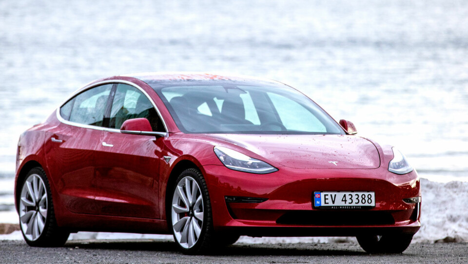 ET LITE STYKKE NORGE: Tesla Model 3 er Norges bilkjøperes soleklare favoritt for tiden. Foto: Tomm W. Christiansen