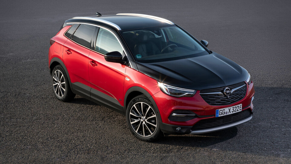 SPENNENDE: Med sin ladbare Grandland kan Opel igjen begynne å håpe på et brukbart salg også i Norge. Bilen har egenskapene mange nordmenn etterlyser. Foto: Opel