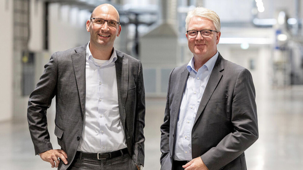 LEDER AN: VW-sjefene Thomas Hoffmann og Frank Blome (t.h.) leder batterisatsingen. LEDER AN: VW-sjefene Thomas Hoffmann og Frank Blome (t.h.) leder batterisatsingen.