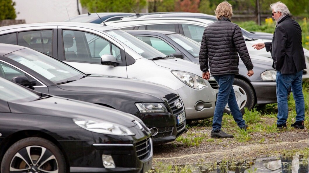 TRAFIKKFARLIGE: Når du kjøper bruktbil kan du risikere å kjøpe en kondemnert bil som ikke er reparert godt nok, mener bilbransjen. Foto: Geir Olsen TRAFIKKFARLIGE: Når du kjøper bruktbil kan du risikere å kjøpe en kondemnert bil som ikke er reparert godt nok, mener bilbransjen. Foto: Geir Olsen