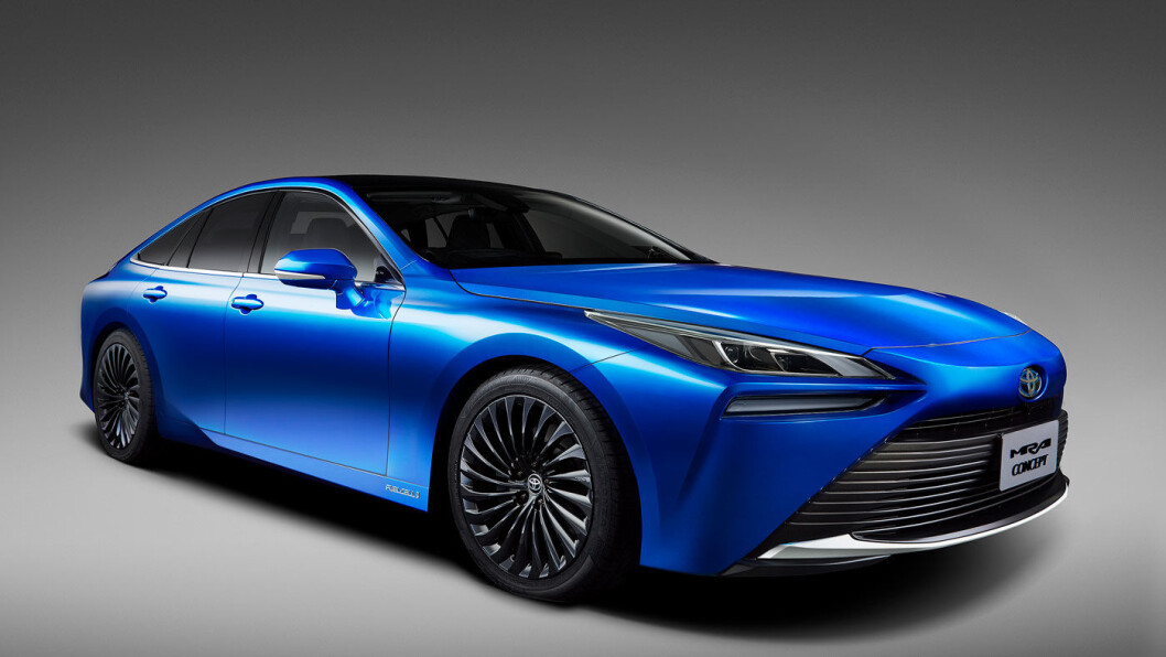 FRA ANDUNGE TIL SVANE: Nye Toyota Mirai er sjeldent elegant. – Den skal ha et emosjonelt og attraktivt design, ved siden av ytelser og kjøreegenskaper som får frem smilet hos sjåføren, sier sjefingeniør Yoshikazu Tanaka. Foto: Toyota Motor FRA ANDUNGE TIL SVANE: Nye Toyota Mirai er sjeldent elegant. – Den skal ha et emosjonelt og attraktivt design, ved siden av ytelser og kjøreegenskaper som får frem smilet hos sjåføren, sier sjefingeniør Yoshikazu Tanaka. Foto: Toyota Motor
