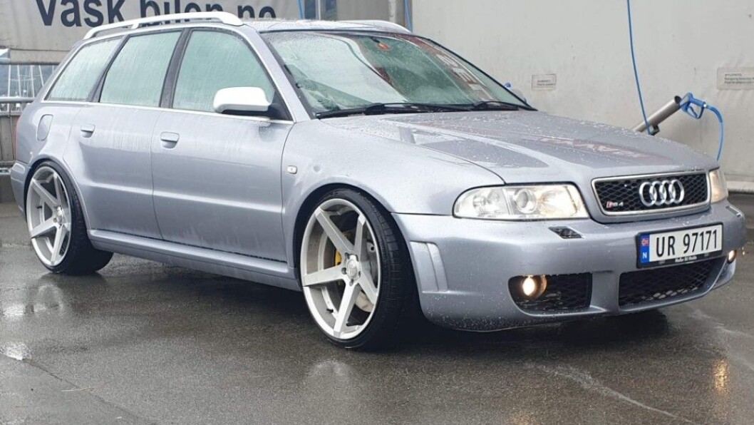 GAMMEL BRUKTBIL: Audi Quattroen er fra 2001, og nesten 20 år gammel. Nå må selgeren ut med 60.000 kroner, fordi han ifølge tingretten ikke var ærlig om bilens tilstand. Foto: Privat GAMMEL BRUKTBIL: Audi Quattroen er fra 2001, og nesten 20 år gammel. Nå må selgeren ut med 60.000 kroner, fordi han ifølge tingretten ikke var ærlig om bilens tilstand. Foto: Privat