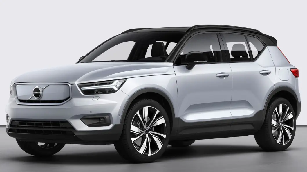 VED PUMPENE: Volvo XC40 Recharge P8 AWD. VED PUMPENE: Volvo XC40 Recharge P8 AWD.