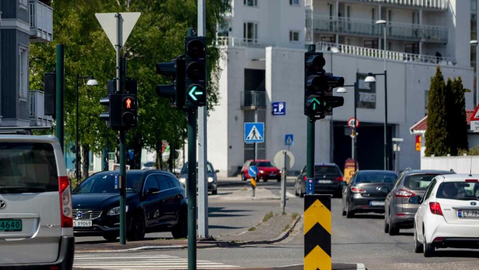 LAVERE MAKSFART: En ekspertgruppe foreslår å senke maksfarten i alle byer i verden til 30 km/t. Målet er å halvere dødstallene i trafikkene. Foto: Geir Olsen