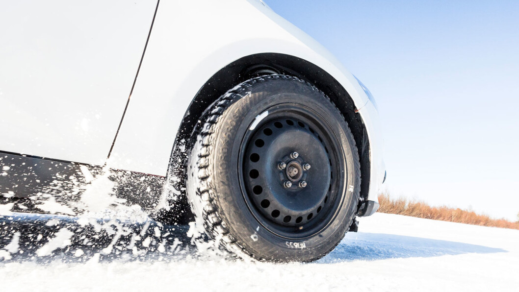 DET SIKRE GREPET: Motors dekktest gir deg alt du trenger å vite før du velger vinterdekk til bilen. Foto: Lauri Ahitainen DET SIKRE GREPET: Motors dekktest gir deg alt du trenger å vite før du velger vinterdekk til bilen. Foto: Lauri Ahitainen