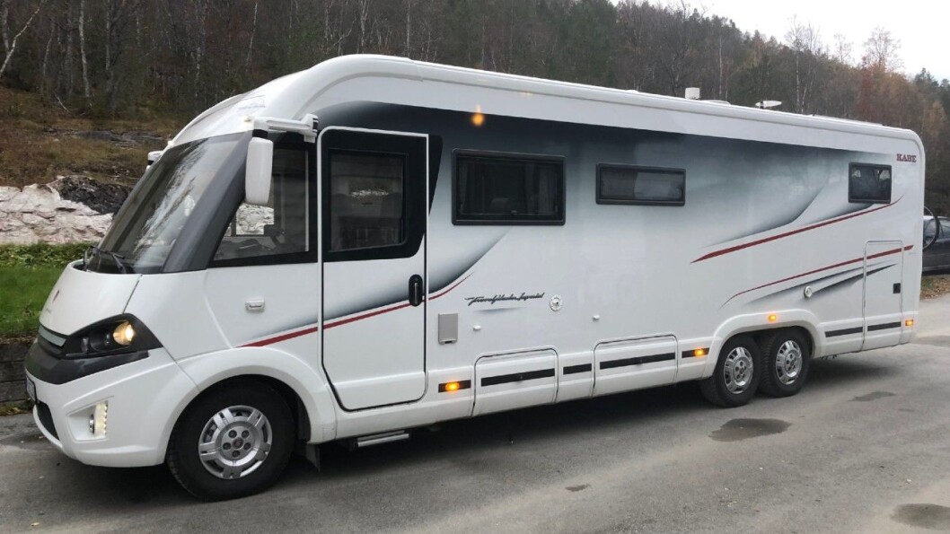 FEM PERSONER: Bobilen har masse plass innvendig, med blant annet sitte- og soveplasser til fem personer. Foto: Privat FEM PERSONER: Bobilen har masse plass innvendig, med blant annet sitte- og soveplasser til fem personer. Foto: Privat