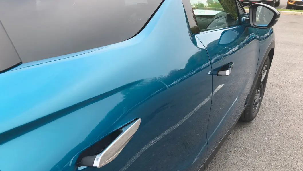 VELKOMMEN: Som på Tesla, presenterer dørhåndtakene seg når du låser opp bilen. VELKOMMEN: Som på Tesla, presenterer dørhåndtakene seg når du låser opp bilen.