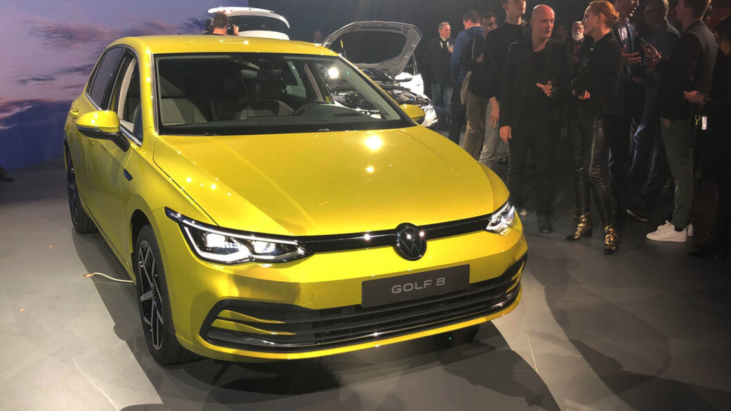 LINJELEKKER: Produktsjef Kopperud ga VW-designerne tilbakemelding på at den markerte linjen i hele bilens lengde burde ligge litt høyere. Da ble det sånn. – Men det var nok flere enn meg som mente det, humrer Kopperud. LINJELEKKER: Produktsjef Kopperud ga VW-designerne tilbakemelding på at den markerte linjen i hele bilens lengde burde ligge litt høyere. Da ble det sånn. – Men det var nok flere enn meg som mente det, humrer Kopperud.