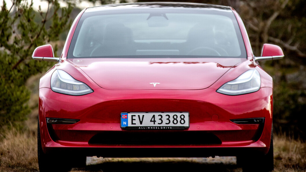 BEDRE OG BEDRE: Klagene har vært mange, men antallet er kraftig fallende for Tesla Model 3, i følge en stor undersøkelse. Model 3 er Norges klart mest solgte bil i år. Foto: Tomm W. Christiansen BEDRE OG BEDRE: Klagene har vært mange, men antallet er kraftig fallende for Tesla Model 3, i følge en stor undersøkelse. Model 3 er Norges klart mest solgte bil i år. Foto: Tomm W. Christiansen
