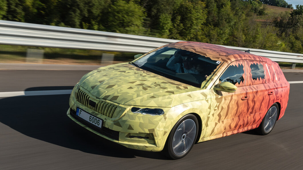 SNART KLAR: Mange venter på en ny Skoda Octavia. Som diesel er den romslig og svært hengervennlig. Som ladehybrid blir den også mer lønnsom for mange. Foto: Skoda SNART KLAR: Mange venter på en ny Skoda Octavia. Som diesel er den romslig og svært hengervennlig. Som ladehybrid blir den også mer lønnsom for mange. Foto: Skoda