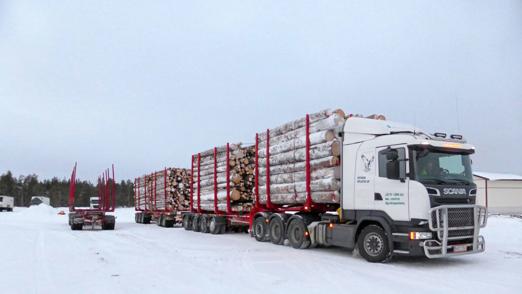 PÅ PRØVE: I dag er maksimalvekten for tømmervogntog i Norge på 60 tonn. Nå heves grensen til 74 tonn. Foto: Universitetet i Oulo PÅ PRØVE: I dag er maksimalvekten for tømmervogntog i Norge på 60 tonn. Nå heves grensen til 74 tonn. Foto: Universitetet i Oulo