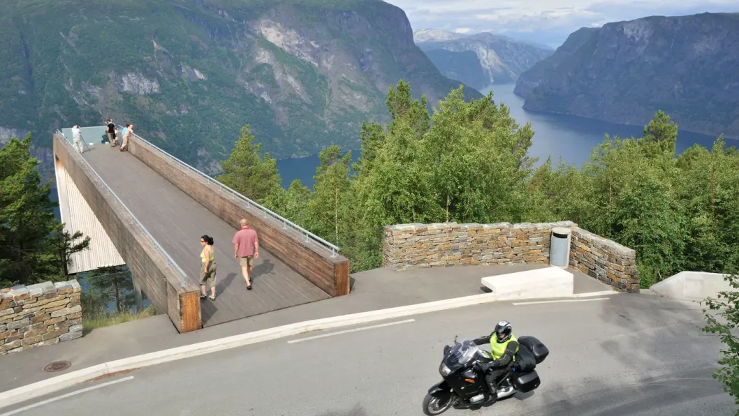 LUFTIG: Stegastein på Aurlandsfjellet. Foto: Steinar Skaar LUFTIG: Stegastein på Aurlandsfjellet. Foto: Steinar Skaar