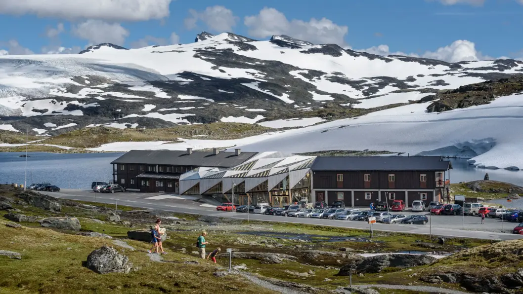 STOPP PÅ TOPP: Sognefjellshytta langs riksvei 55. Foto: Roger Ellingsen STOPP PÅ TOPP: Sognefjellshytta langs riksvei 55. Foto: Roger Ellingsen