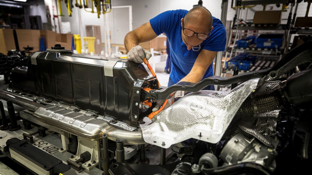 ETISK ELBIL: Volvo ønsker å forsikre kundene om at råmaterialene til batteriproduksjonen produseres på etisk vis. Derfor innfører de nå sporing av kobolt. Foto: Volvo Cars ETISK ELBIL: Volvo ønsker å forsikre kundene om at råmaterialene til batteriproduksjonen produseres på etisk vis. Derfor innfører de nå sporing av kobolt. Foto: Volvo Cars