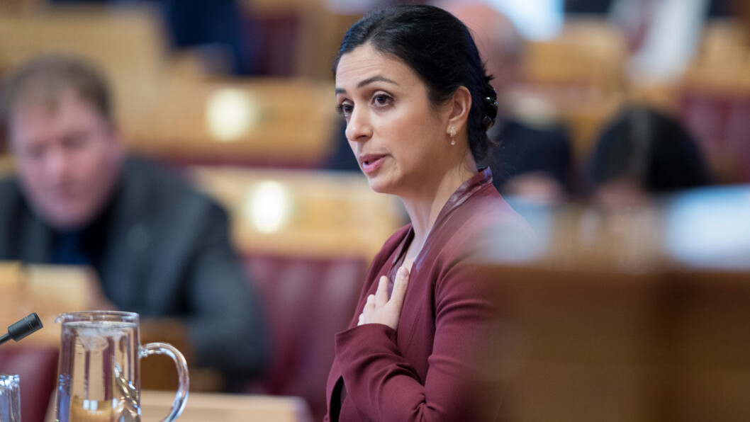 FÅR STØTTE: 70 prosent av befolkningen støtter forslaget fra Arbeiderpartiet og finanspolitisk talsperson Hadia Tajik om å innføre moms på de dyreste elbilene. Foto: Terje Pedersen, NTB / scanpix FÅR STØTTE: 70 prosent av befolkningen støtter forslaget fra Arbeiderpartiet og finanspolitisk talsperson Hadia Tajik om å innføre moms på de dyreste elbilene. Foto: Terje Pedersen, NTB / scanpix
