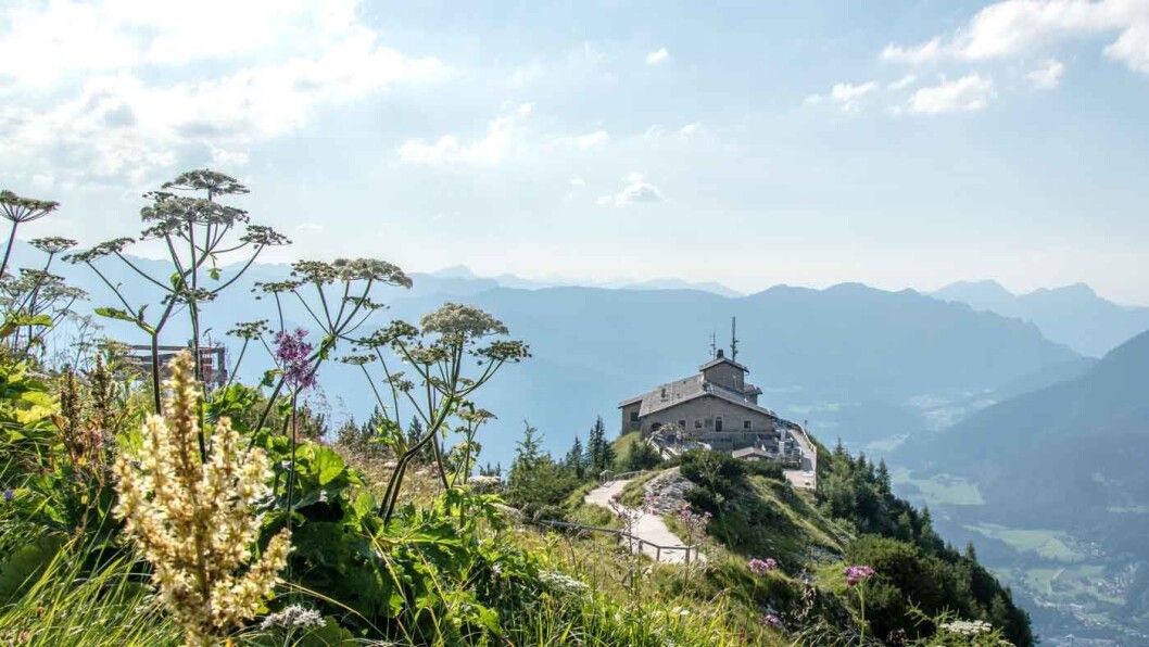 ØRNEREDET: Huset – Das Kehlsteinhaus – ligger høyt og fritt, for høyt og fritt mente Hitler. ØRNEREDET: Huset – Das Kehlsteinhaus – ligger høyt og fritt, for høyt og fritt mente Hitler.