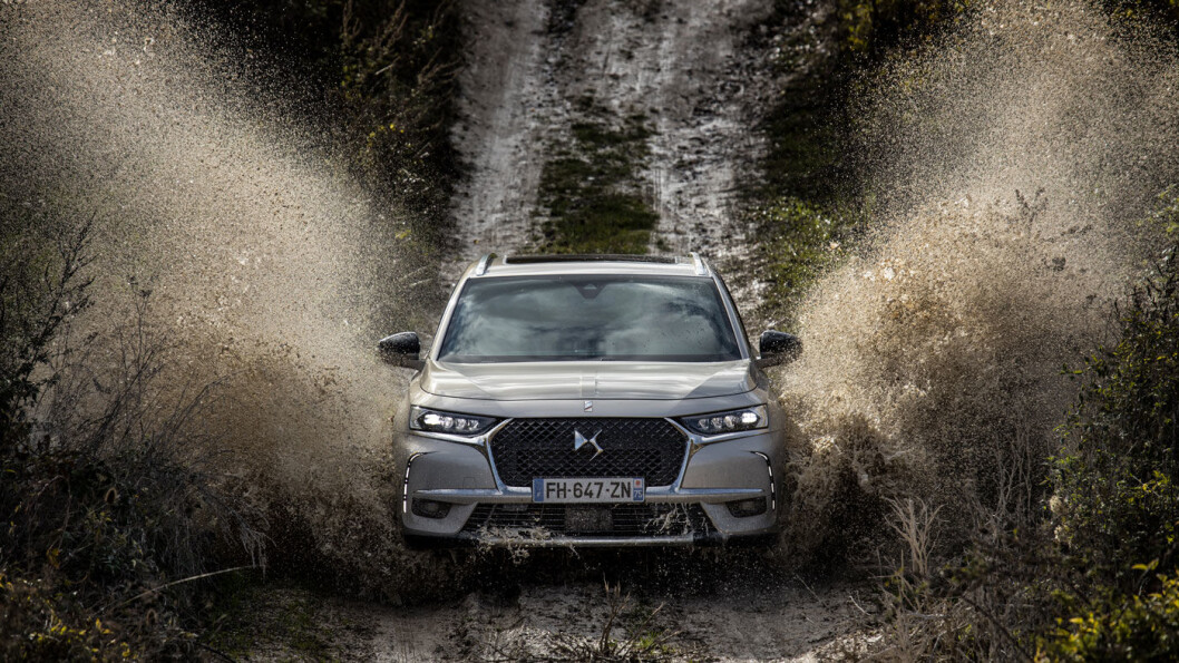 NORGESVENNLIG: DS 7 har det meste mange nordmenn ønsker seg: SUV-format, bra med plass, ladehybridteknologi og firehjulsdrift. Og, ja: Den tåler vann… NORGESVENNLIG: DS 7 har det meste mange nordmenn ønsker seg: SUV-format, bra med plass, ladehybridteknologi og firehjulsdrift. Og, ja: Den tåler vann…