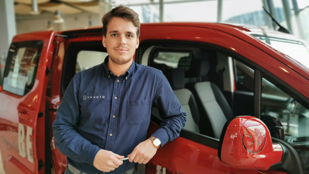 MER FARGE: Christian Skjerven hos Citroën registrerer at bilfarger har blitt vanligere på markedet de siste årene. MER FARGE: Christian Skjerven hos Citroën registrerer at bilfarger har blitt vanligere på markedet de siste årene.