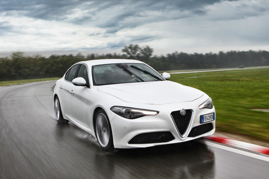 ITALIENSKE GLEDER: Det meste fra Italia er populært i Norge. Nå skal Alfa Romeo Giulia sørge for en ny vår for de italienske bilene i Norge. Foto: Produsenten ITALIENSKE GLEDER: Det meste fra Italia er populært i Norge. Nå skal Alfa Romeo Giulia sørge for en ny vår for de italienske bilene i Norge. Foto: Produsenten