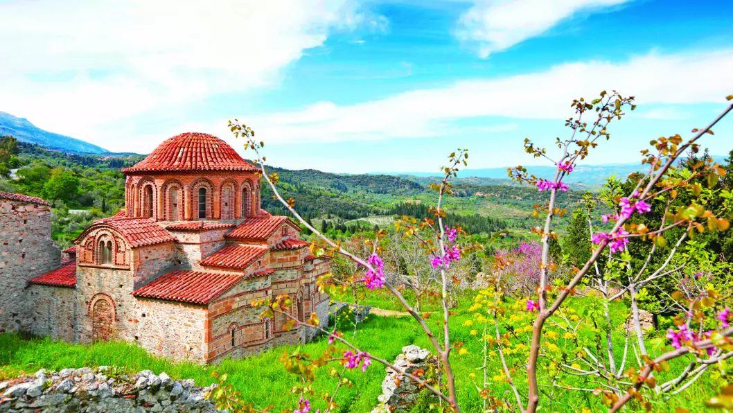 MYSTRAS: Kirken Agioi Theodoroi fra 1290 etter Kristus er en av flere godt bevarte bygninger i den befestede ruinbyen Mystras.