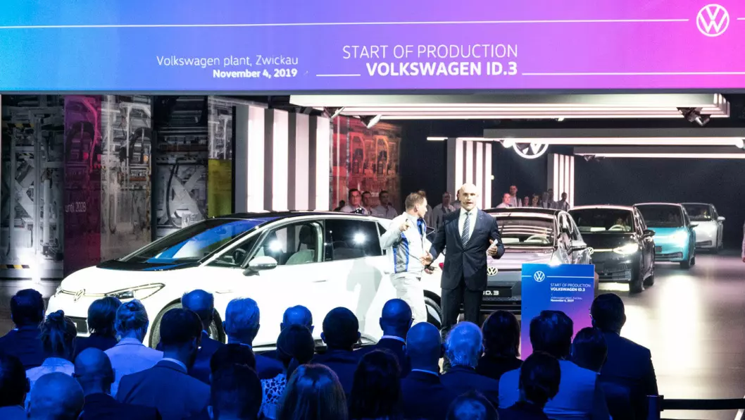 BIG BANG: – Vi er ved et nytt big bang! sa Thomas Ulbrich, Volkswagen-konsernets elbilsjef, da han åpnet VWs elbilfabrikk i Zwickau i begynnelsen av november. Han kan få ubehagelig rett. Foto: Peter Raaum