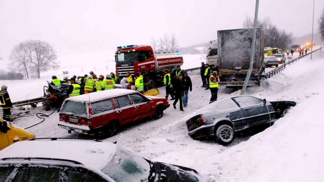 RISIKOEN SYNKER: Sammenlignet med 1980-tallet viser tallene fra Folksam at risikoen for å omkomme i en bilulykke minsket med nesten 90 prosent, og faren for invaliditet er redusert med 75 prosent. Illustrasjonsfoto: Geir Olsen RISIKOEN SYNKER: Sammenlignet med 1980-tallet viser tallene fra Folksam at risikoen for å omkomme i en bilulykke minsket med nesten 90 prosent, og faren for invaliditet er redusert med 75 prosent. Illustrasjonsfoto: Geir Olsen