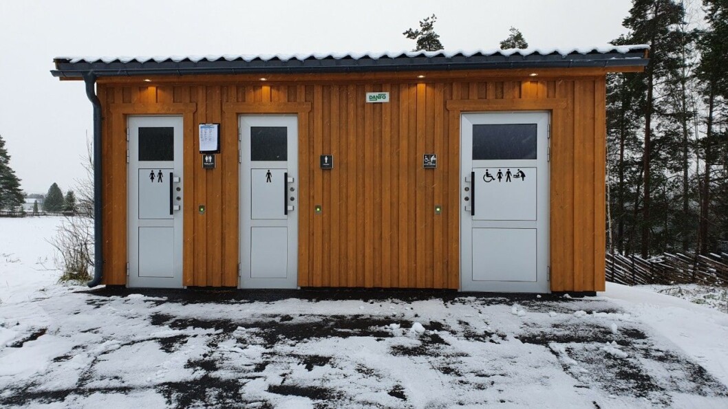 BILLIGERE: To millioner kroner koster disse toalettene. Det er en fjerdedel av designtoalettene NAF er kritisk til. Foto: Johan Nøkleholm BILLIGERE: To millioner kroner koster disse toalettene. Det er en fjerdedel av designtoalettene NAF er kritisk til. Foto: Johan Nøkleholm