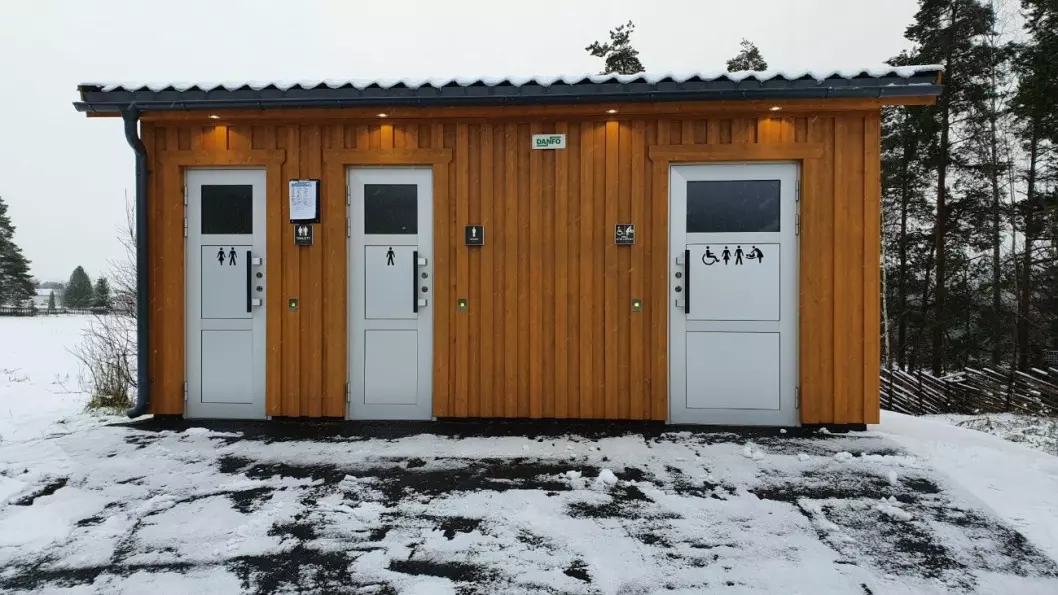 BILLIGERE: To millioner kroner koster disse toalettene. Det er en fjerdedel av designtoalettene NAF er kritisk til. Foto: Johan Nøkleholm