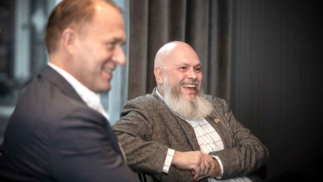 MINDRE TIL UTVIKLING: Har noen av de store bilprodusentene finansielle muskler til å utvikle ny teknologi og dermed tvinge de andre til å følge etter, undrer Tommy Wahlström (t.h.). MINDRE TIL UTVIKLING: Har noen av de store bilprodusentene finansielle muskler til å utvikle ny teknologi og dermed tvinge de andre til å følge etter, undrer Tommy Wahlström (t.h.).