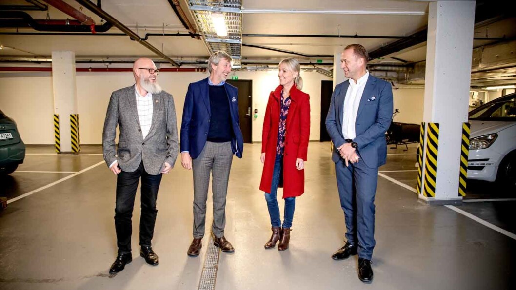 BRUKTBIL ELLER NY: Det nytter ikke å sitte på gjerdet og vente på det perfekte kjøpet, er panelet enige om. Fra venstre Tommy Wahlström, Bernt G. Jessen, Ulrica Risberg og Peter Raaum. BRUKTBIL ELLER NY: Det nytter ikke å sitte på gjerdet og vente på det perfekte kjøpet, er panelet enige om. Fra venstre Tommy Wahlström, Bernt G. Jessen, Ulrica Risberg og Peter Raaum.