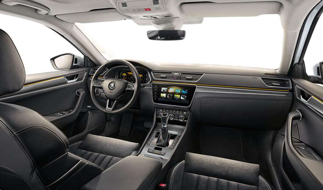 TRADISJONELT: Instrumentpanelet er oversiktlig og lettbetjent, på typisk Skoda-vis. TRADISJONELT: Instrumentpanelet er oversiktlig og lettbetjent, på typisk Skoda-vis.
