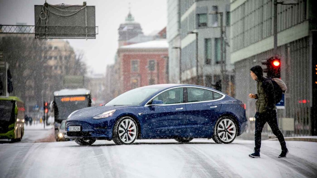 MYE ELBIL FOR PENGENE: Tesla Model 3 vinner på rekkevidde og ladeegenskaper i tillegg til at det er lett å la seg blende av teknologien, kjøreegenskapene og kreftene. Foto: Tomm W. Christiansen MYE ELBIL FOR PENGENE: Tesla Model 3 vinner på rekkevidde og ladeegenskaper i tillegg til at det er lett å la seg blende av teknologien, kjøreegenskapene og kreftene. Foto: Tomm W. Christiansen