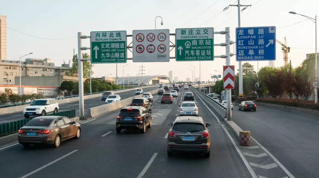 GÅR AV SEG SELV: Kinesiske myndigheter mener at salget av elbiler ikke lenger er avhengig av offentlige subsidier.