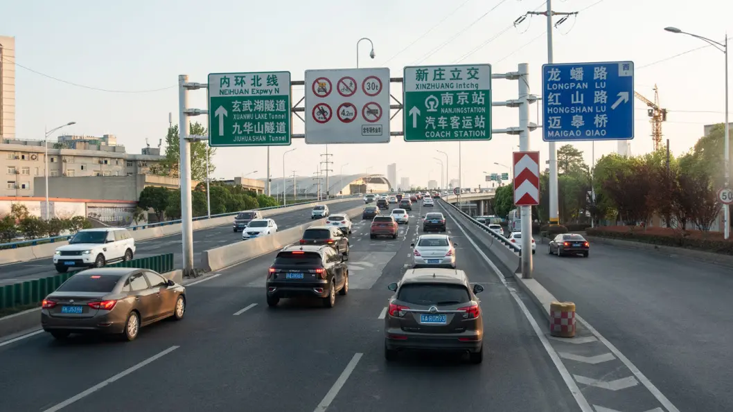 GÅR GRØNT: Hver fjerde nye bil i Kina skal være elektrifisert fra 2025. Foto: Peter Raaum GÅR GRØNT: Hver fjerde nye bil i Kina skal være elektrifisert fra 2025. Foto: Peter Raaum