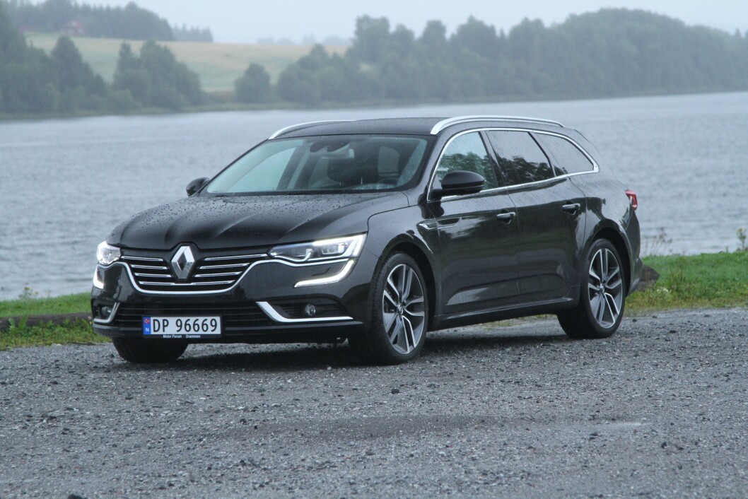 STOR OG STILIG: Renault Talisman er større enn flere av konkurrentene og har et utseende som mange kommenterer som spennende. Foto: Rune Korsvoll STOR OG STILIG: Renault Talisman er større enn flere av konkurrentene og har et utseende som mange kommenterer som spennende. Foto: Rune Korsvoll