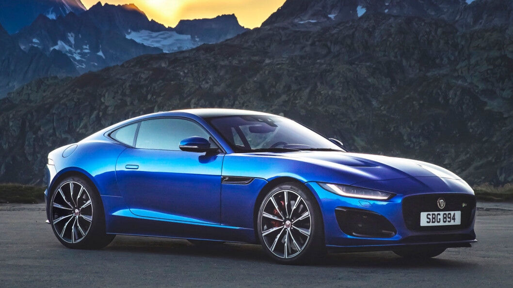 LEKKER: Nye Jaguar F-Type har fått en ny front i mer Jaguar-tradisjon, og ser enda bredere og sporty ut. LEKKER: Nye Jaguar F-Type har fått en ny front i mer Jaguar-tradisjon, og ser enda bredere og sporty ut.