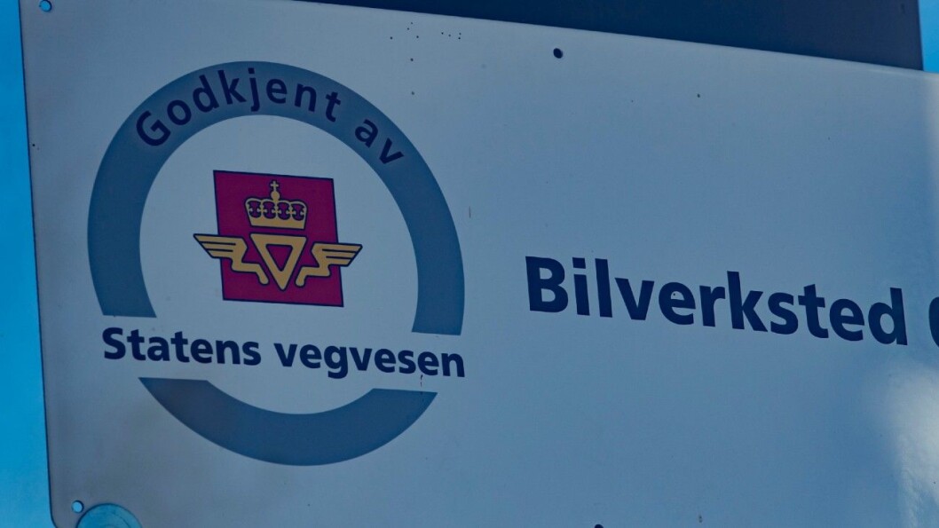 GODKJENT: Slik ser skiltet for godkjent verksted ut. Foto: Geir Olsen GODKJENT: Slik ser skiltet for godkjent verksted ut. Foto: Geir Olsen