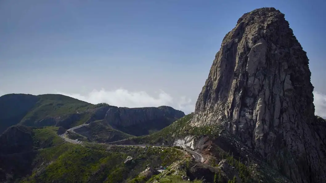 HØYT OG LAVT: La Gomera byr på store kontraster. Dette er et av de stedene i verden hvor det er størst høydeforskjell i forhold til areal. Foto: Lawrence Harman HØYT OG LAVT: La Gomera byr på store kontraster. Dette er et av de stedene i verden hvor det er størst høydeforskjell i forhold til areal. Foto: Lawrence Harman